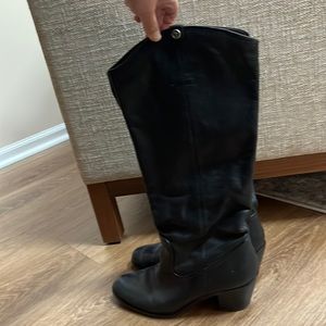 Lightly worn FRYE JOLENE BLACK LEATHER PULL ON BOOTS